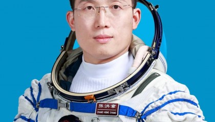 张洪章同志简历