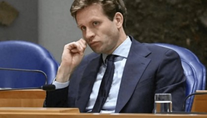 为了掩饰尴尬而临时访华，荷兰大臣承认措手不及：没想到中方的反击这么狠！