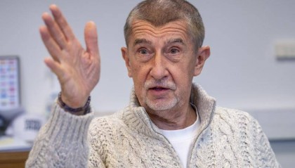 捷克前总理巴比什在竞选活动中遇袭