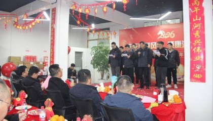“工地春晚”迎新年
