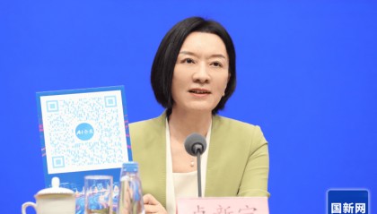 广西壮族自治区党委常委、副主席卢新宁,带来一个二维码