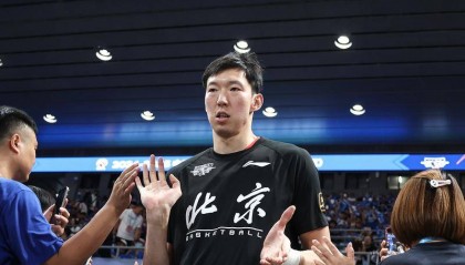 周琦提醒杨瀚森保持心态:美国很多黑人瞧不起我们