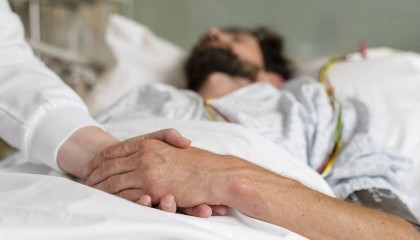 法国国民议会通过《生命终结法案》,在争议声中开启立法程序