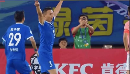 冲上热搜！淮安村书记戴虎打入“苏超”第100粒进球