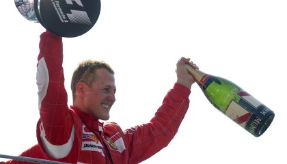 昔日F1“车王”舒马赫近乎植物人,妻子多年来变卖家产救治