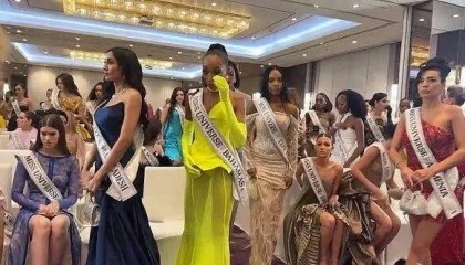 不满总监辱骂墨西哥选手，2025环球小姐集体退赛，总监哭诉：我也是会受伤的普通人