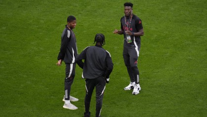 纽卡金主送温暖?3500万镑砸向曼联!“天坑”奥纳纳真要远走沙特?