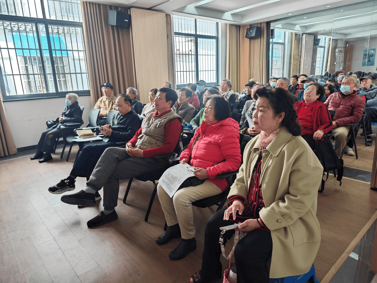 沧浪街道：新沧社区组织红色观影《红军币》