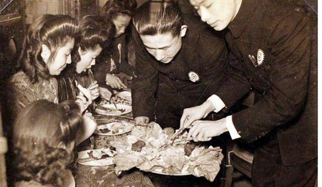 民国时期的一块银元，如今能换多少人民币？看完就懂了