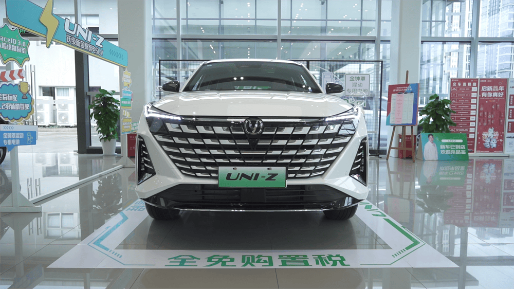 实拍：除了颜值，长安UNI-Z还有什么值得年轻人看的？