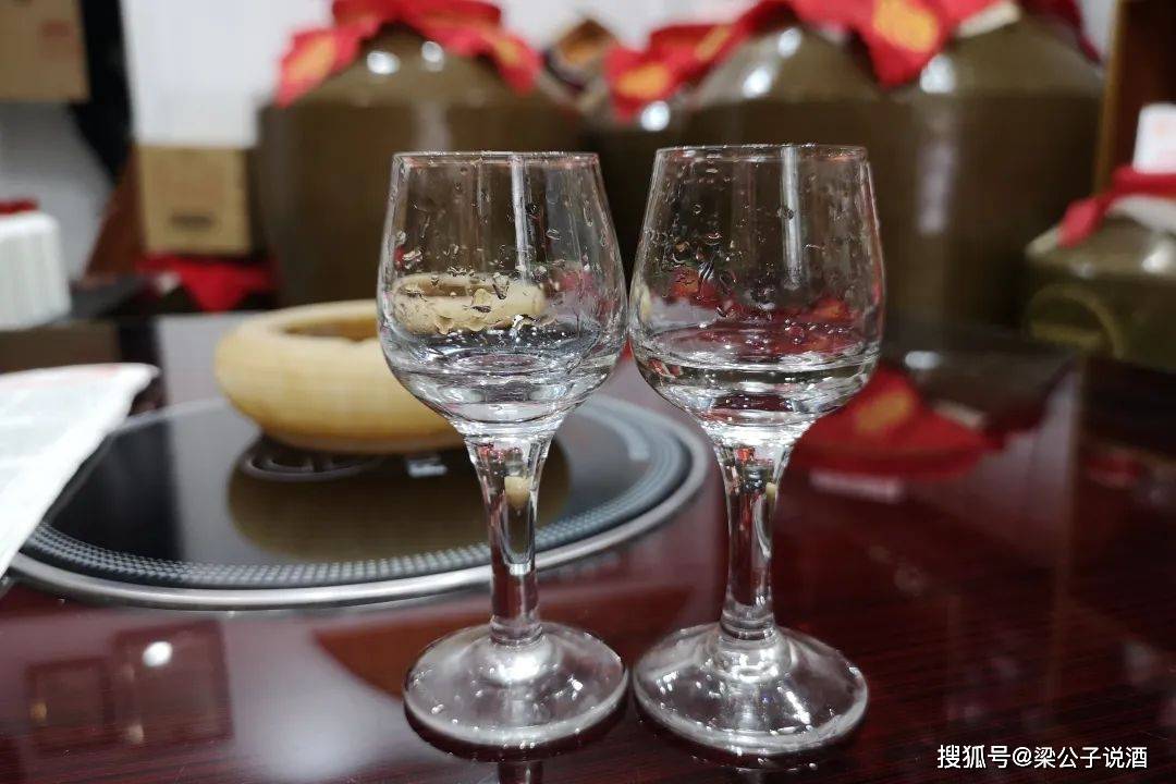 年份酒和陈年酒有什么区别？