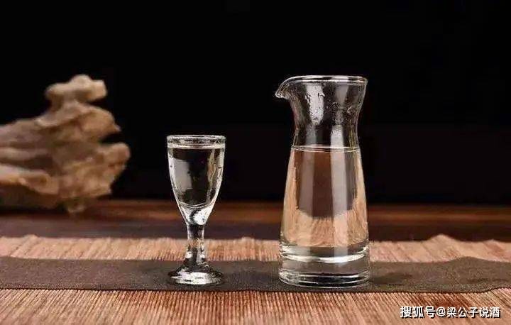 年份酒和陈年酒有什么区别？