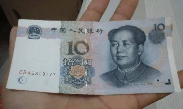 10元人民币背面，有一人名缩写，竟不是毛爷爷，你注意了吗？
