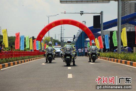 纵贯南北、下穿珠江 广州金光隧道通车