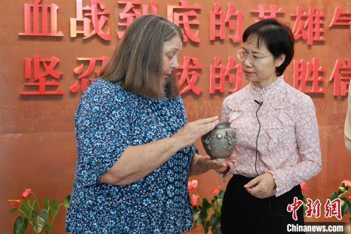 “飞虎队”后代广西捐赠史料延续友谊