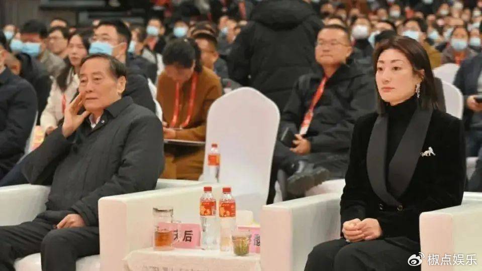 直到看见“焦头烂额”的宗馥莉，我才明白，王健林的做法有多高明