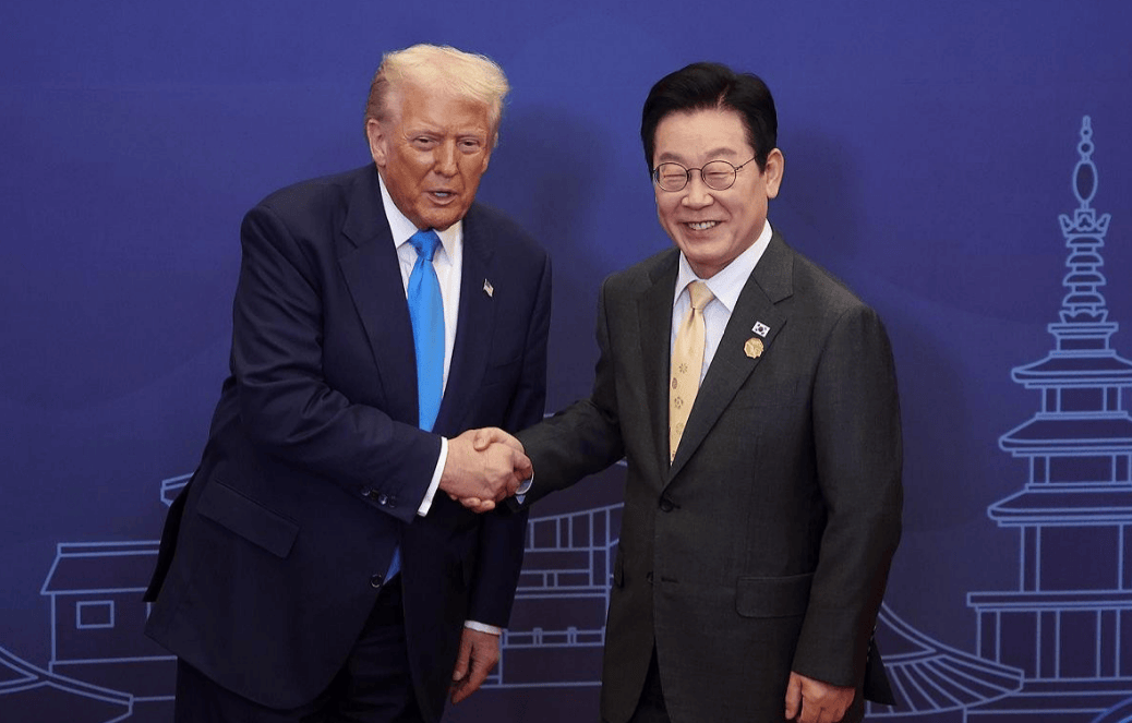 特朗普承认中美平起平坐,当面称中方不好对付,中方只说了12个字