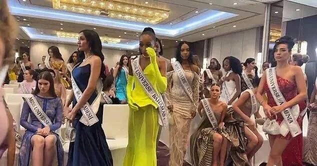 不满总监辱骂墨西哥选手,2025环球小姐集体退赛,总监哭诉:我也是会受伤的普通人