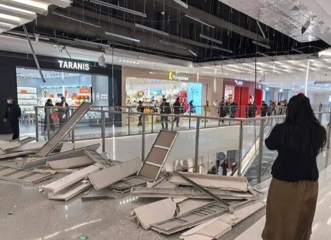 西安一商场发生吊顶脱落事故，三天前刚开业，应急管理局：已到达现场处置