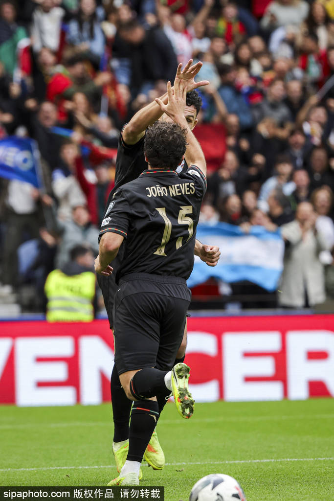 直通世界杯!世预赛-C罗停赛B费戴帽 葡萄牙9-1亚美尼亚