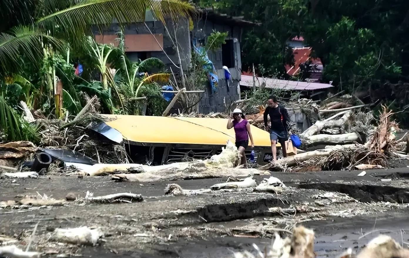 中国援助菲律宾灾民刚落地，菲媒就 “改口”：黄岩岛属中国控制，南海风向突变？