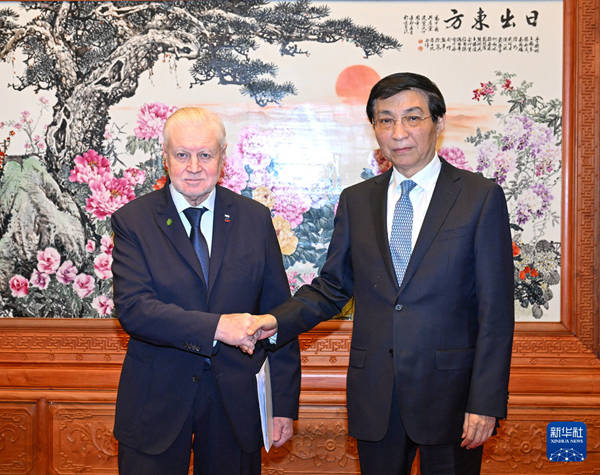 王沪宁会见俄罗斯公正俄罗斯党干部考察团（2025-12-08）