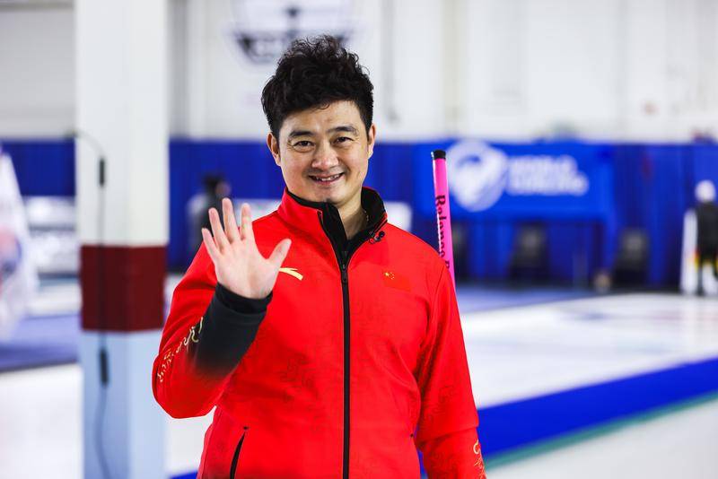 中国冰壶男队锁定循环赛第1 明日11点与美国争奥运席位