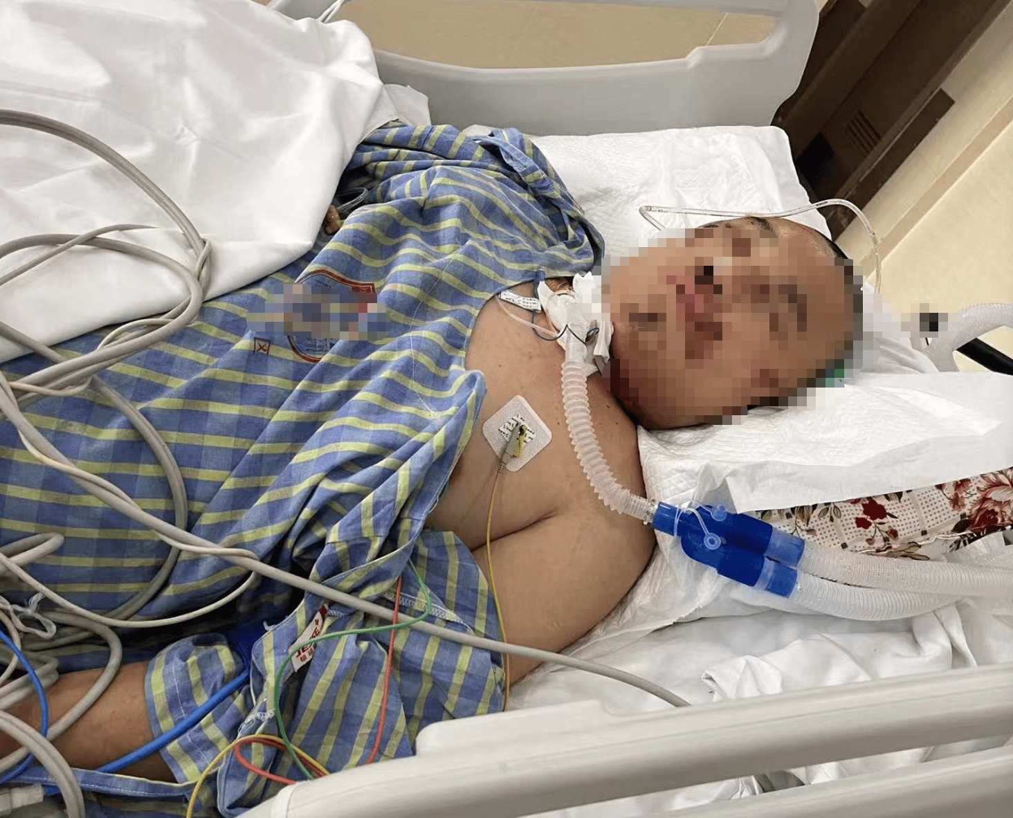 一审死刑！江苏高三男生被邻居冲撞致死案宣判，母亲哭诉：判决能让儿子入土为安了