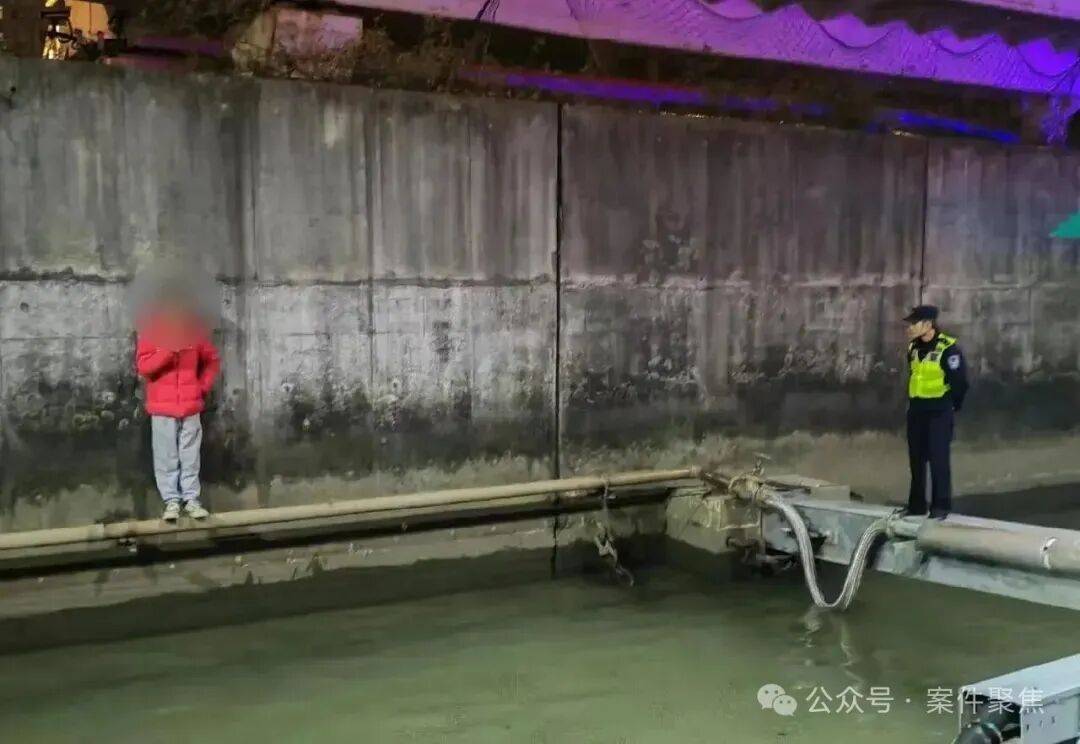骗了别人18万元，上海一男子凌晨站在黄浦江边“想抽最后一支烟”