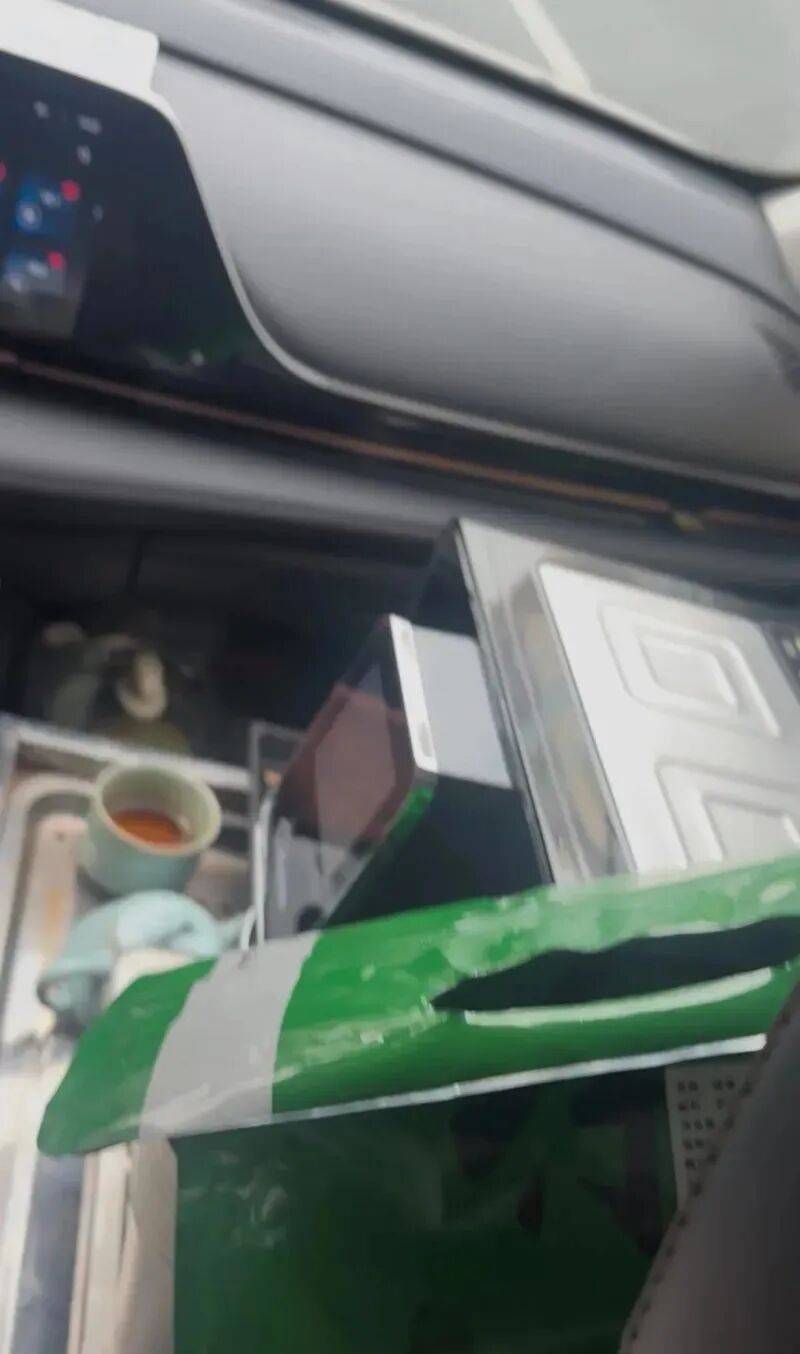 广东一网约车司机在车内配备咖啡设备,售卖现磨咖啡,最高29元一杯!平台回应