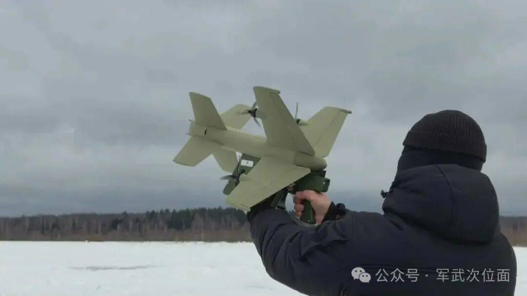 中国单兵拦截型无人机亮相！前天还有人问解放军有俄乌同款吗？我方直接王炸