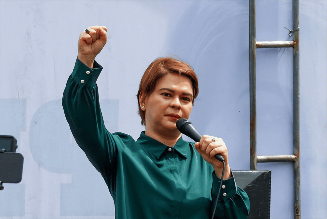 菲副总统莎拉炮轰总统:“辞职!赶紧离开那个位置!”,马科斯强装镇定回了两句话