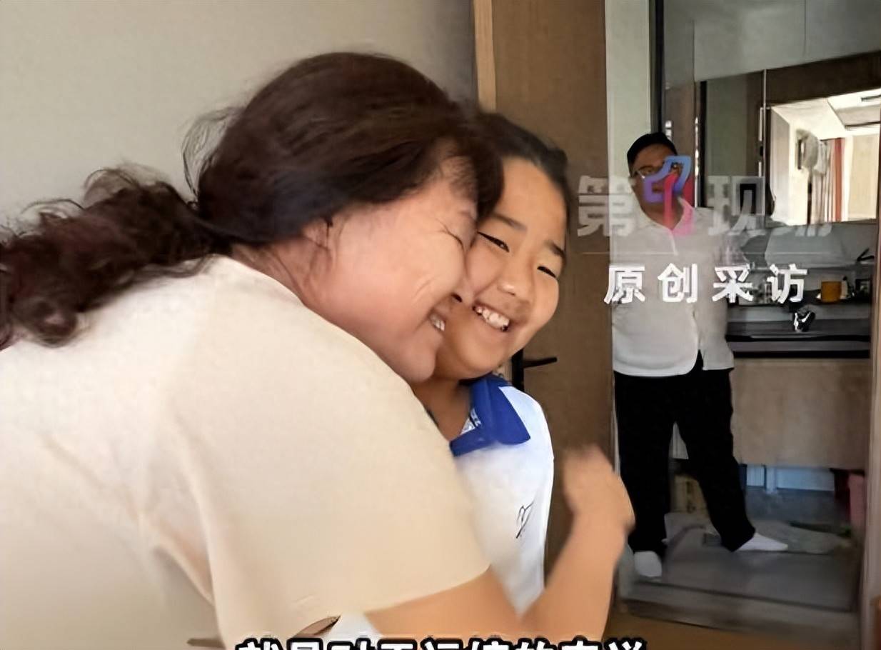深圳一家人自驾去北京看升旗后,丈夫临时改道,自驾千里带远嫁妻子回家!网友:我想楼下的妈妈了